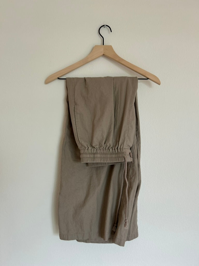 Wide-Leg Linen Pants